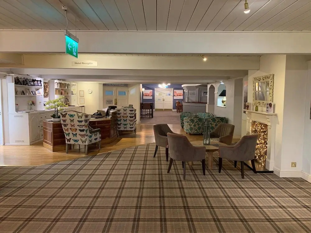 The Potters Heron - A Heartwood Inn