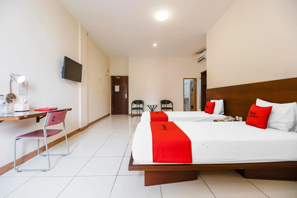 RedDoorz Plus at Karebosi Area 2 Makassar