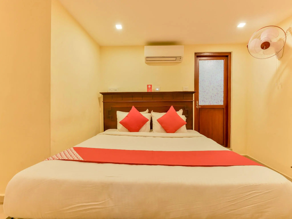 OYO 8214 Malabar Plaza Residency 1