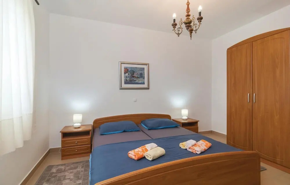 Awesome Home in Pucisca with Hot Tub, WiFi & 5 Bedrooms