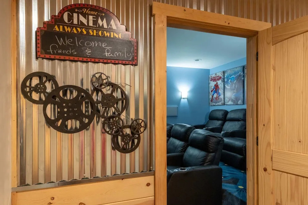 Luxury Cabin Lake View Access Theater Game Room