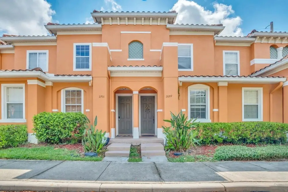 Gorgeous 3 bed Room Townhome Minutes to all the Attractions