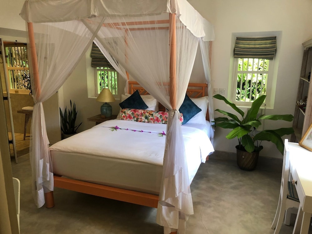 Leonora House, Talpe