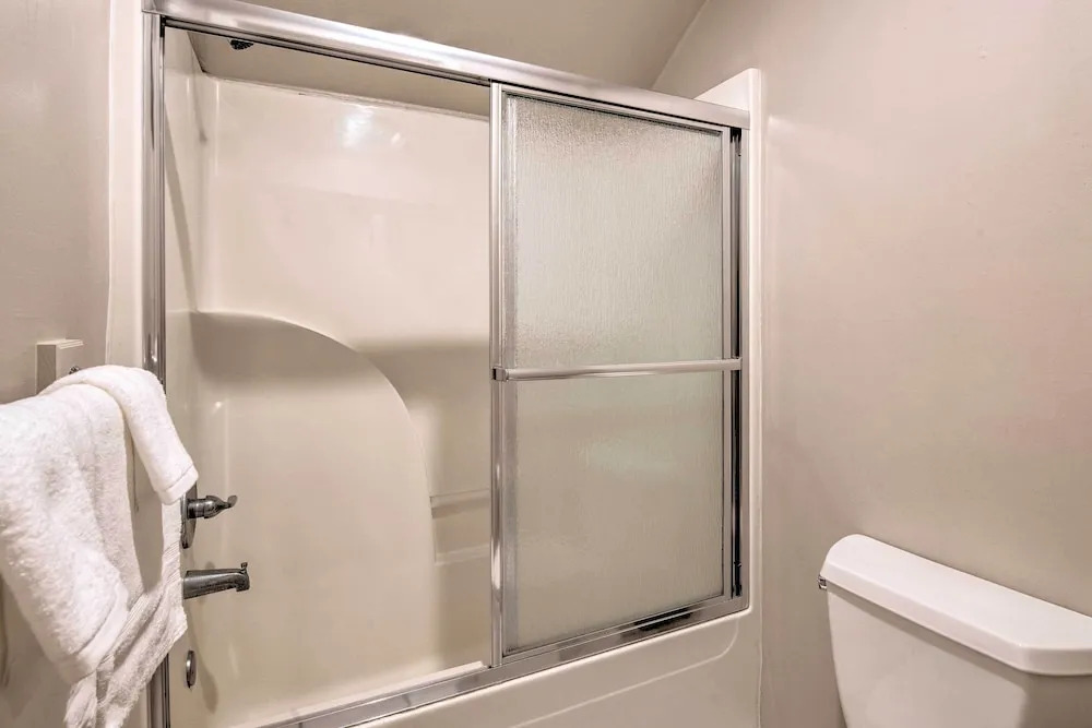 Cozy + Deluxe Branson Condo w/ Covered Balcony