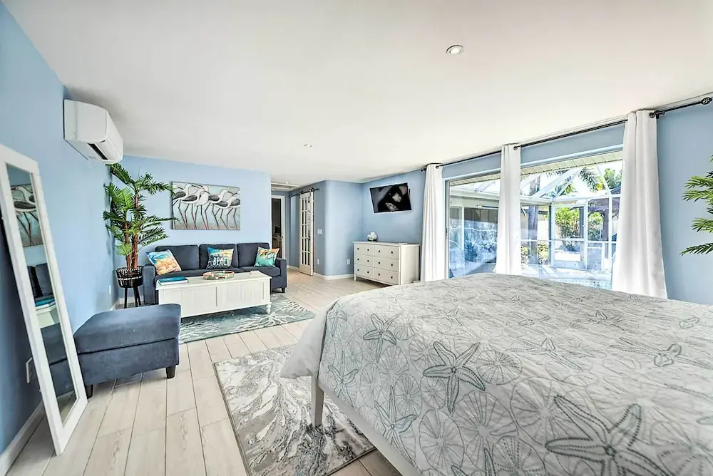 Backyard Oasis! Waterfront Haven in Bradenton