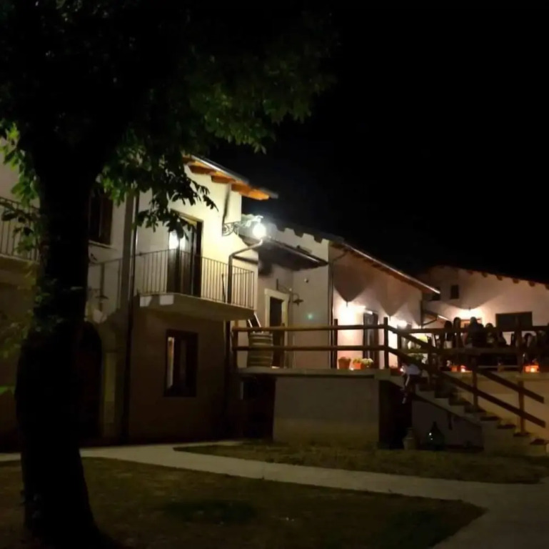 "il Casaletto" Agriturismo Moderno, Vista Panoramica e Cibo Spettacolare- Scurcola Marsicana
