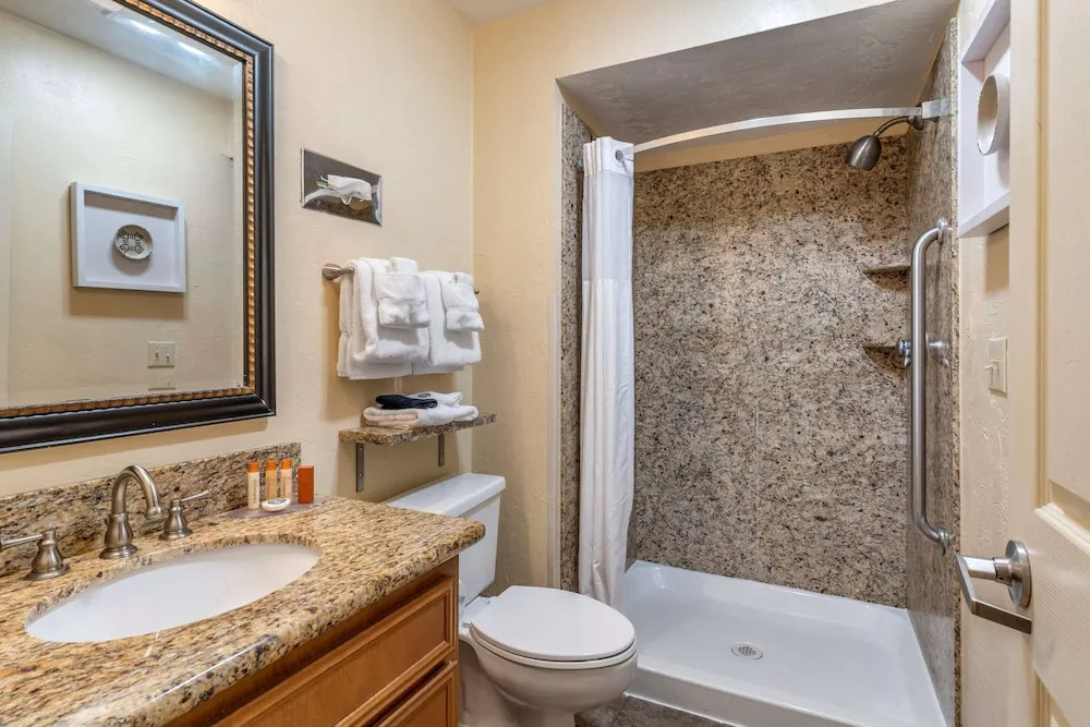 Best Western Plus Lincoln Sands Oceanfront Suites
