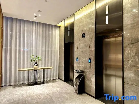 H Hotel (Wanda Plaza Chifeng University Store)