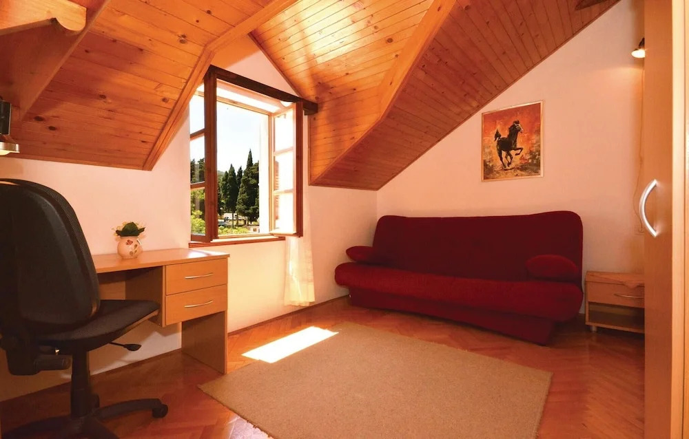 Stunning Home in Stari Grad With Wifi and 3 Bedrooms