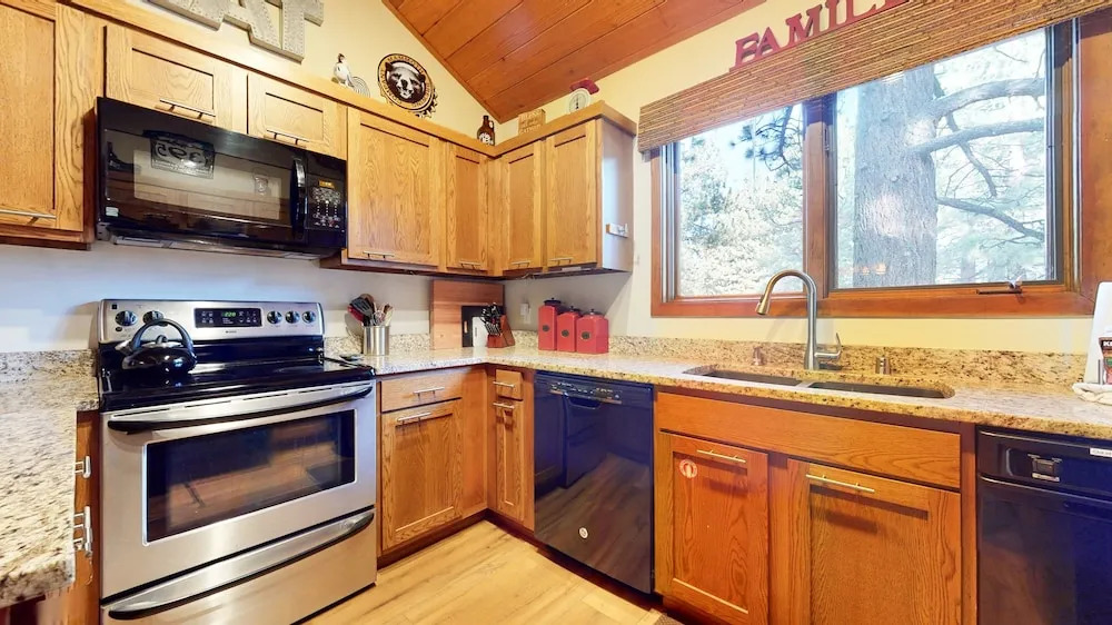 Winterset #3 3 Bedroom Condo by RedAwning
