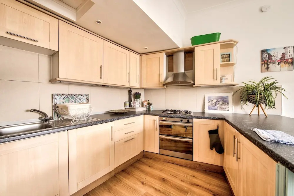 Cosy 2BR Home, 5 Minutes From Edinburgh Waverley!