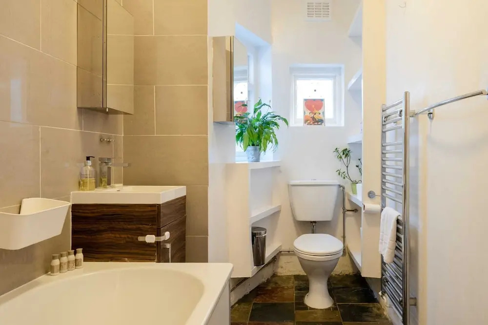 Lovely Home for 2 Near Station