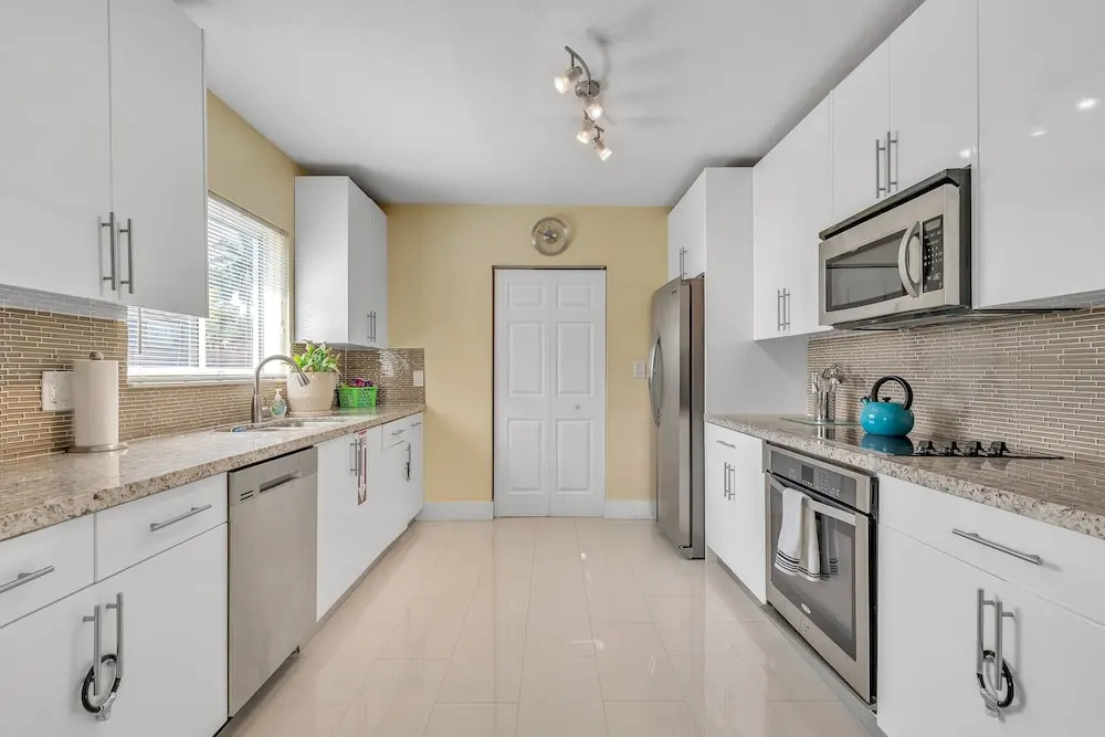 Lakeridge House- 4 Bedrooms/3 Bathroom Home by RedAwning