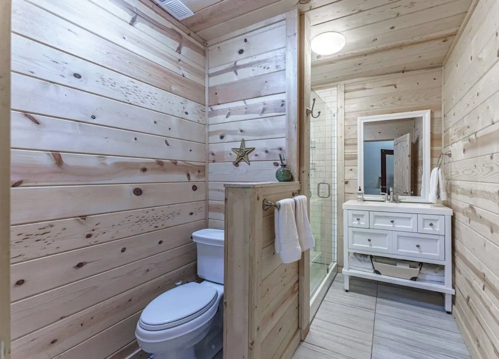 Powdermill Hill Cabin 3 Bedroom Cabin by RedAwning
