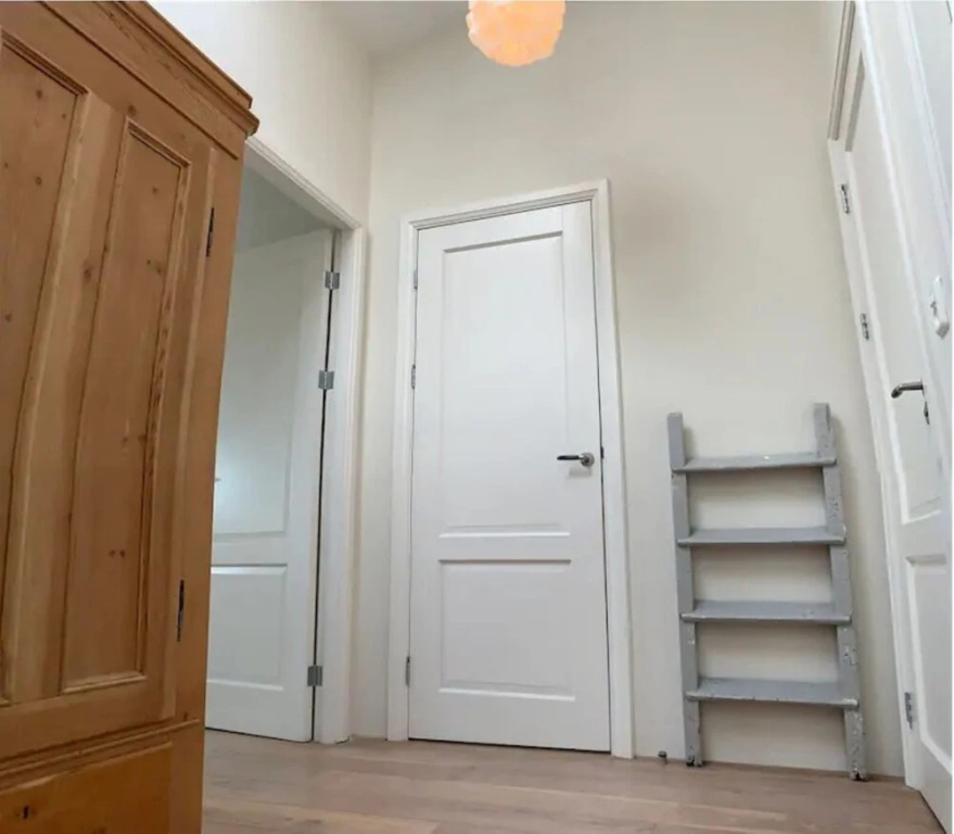 Bright Waterview Apartment