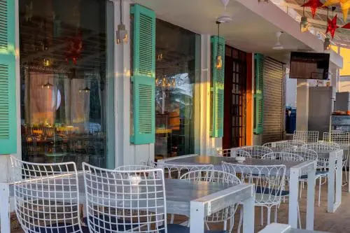 Woke Hostel - Morjim