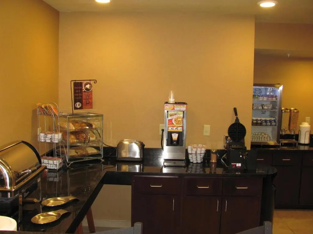Cobblestone Inn & Suites - Ambridge, PA