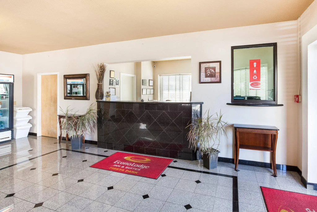 University Inn & Suites