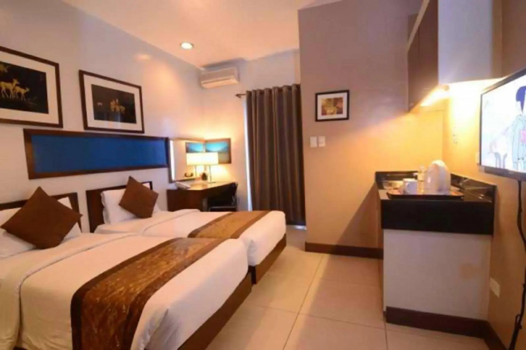 Hotel 878