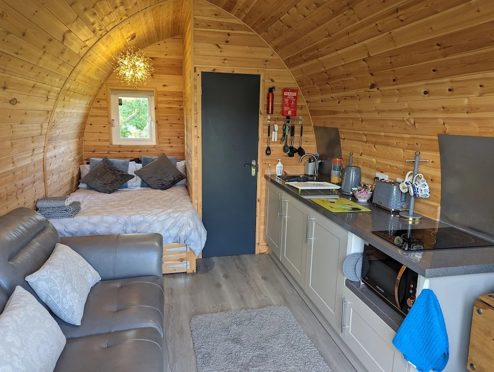 Luxury Glamping Pod With Hot Tub, Fees Apply