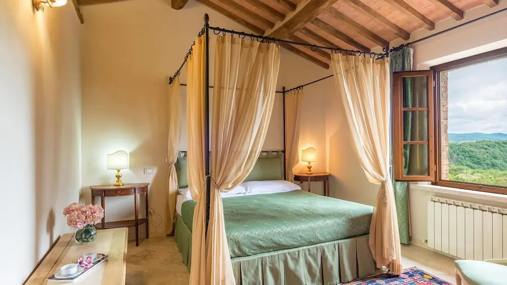 Villa Le Chiarne 22, Emma Villas