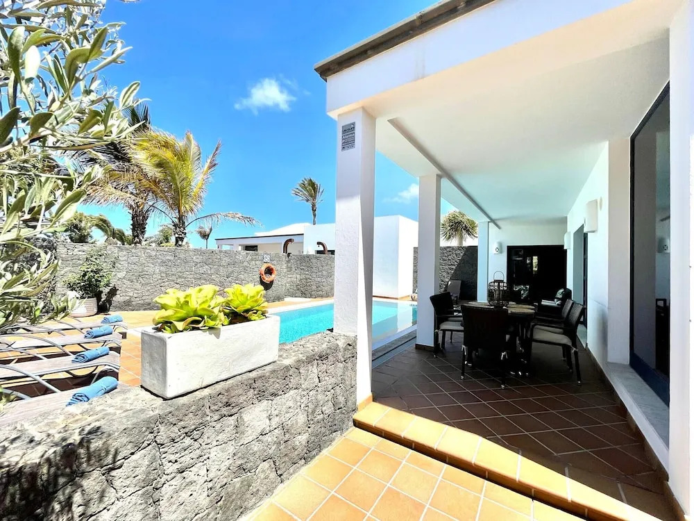 Villa Sleeps 6 with Pool Private & sauna