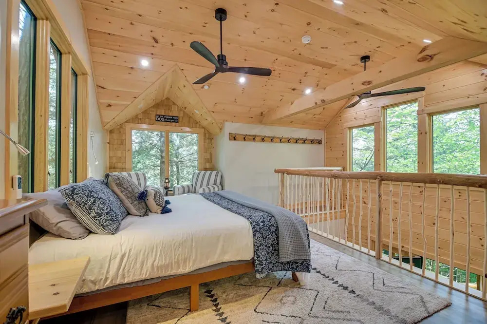 Tree House w/ Hot Tub: Near Sunday River Resort!