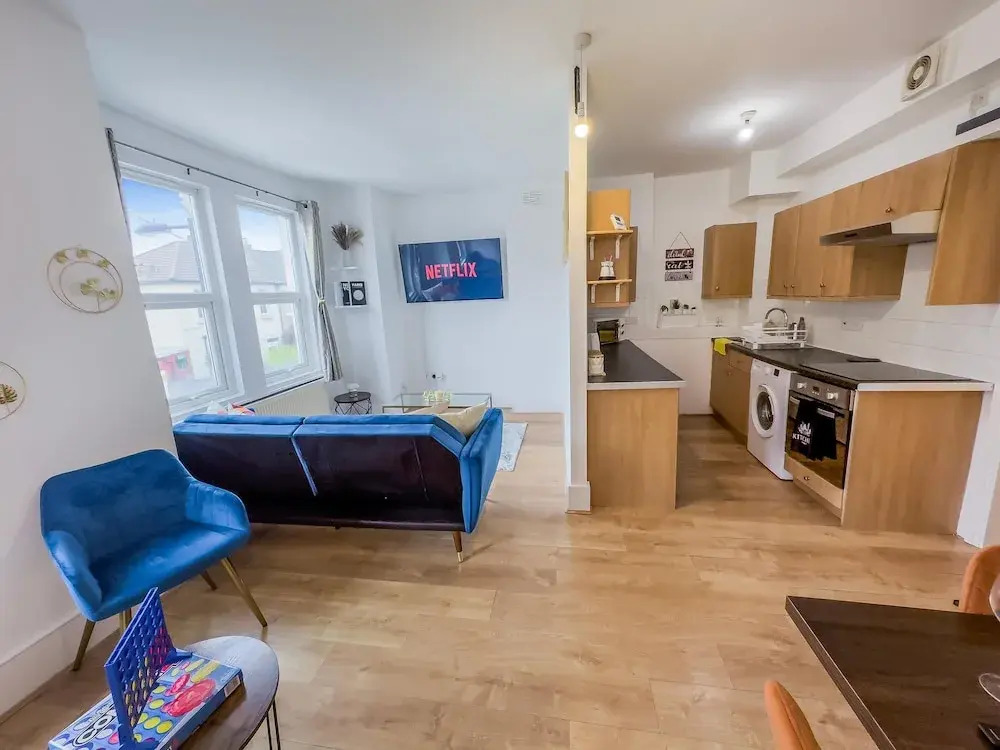 Apartment-sleeps6-parking-internet