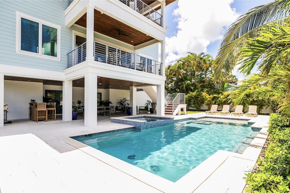 Sunshine & Good Times managed by Beach Retreats