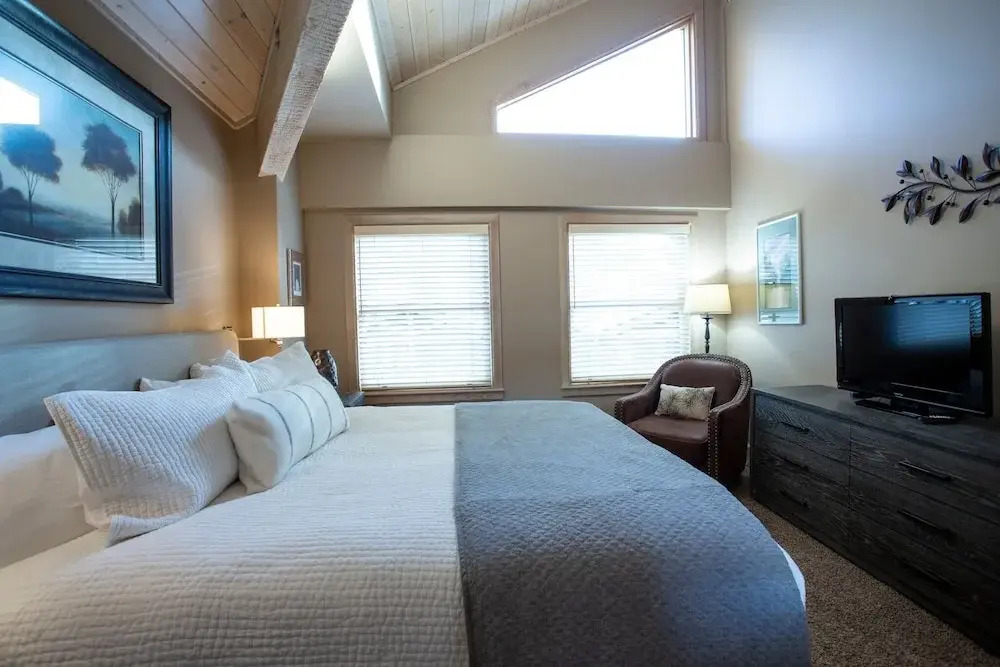 Royal Plaza at Deer Valley Resort - One Bedroom Condo #404 1 Condo