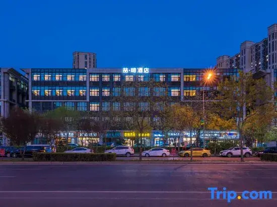 Zhefei Hotel (Beijing Daxing Longhu Tianjie Shengwu Yiyao Jidi Subway Station)
