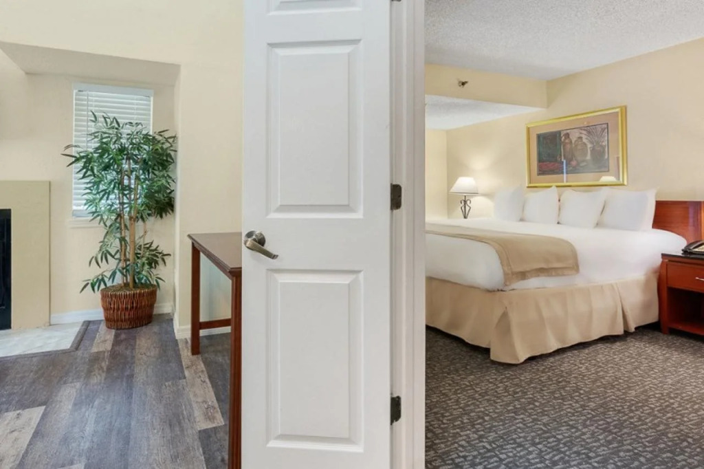 Chase Suite Hotel