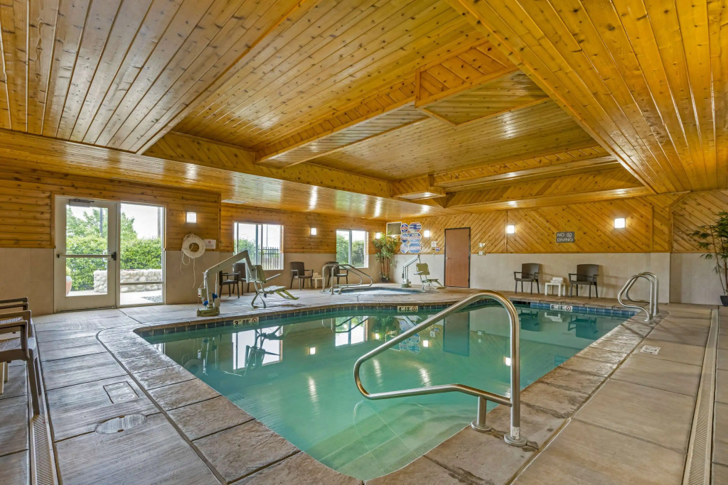 Comfort Suites Redding - Shasta Lake