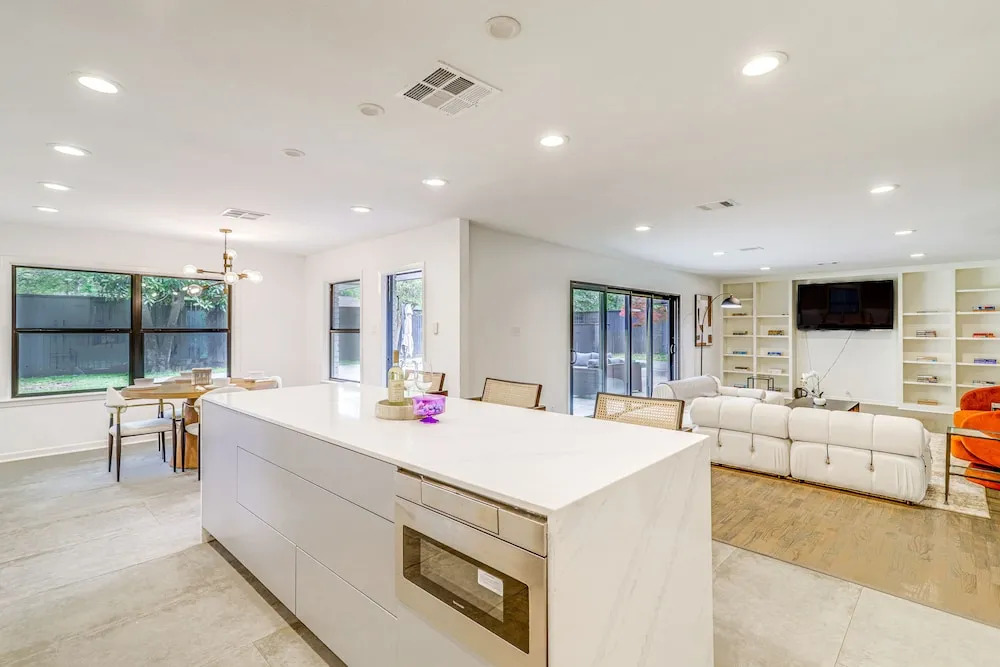Spacious Houston Home w/ Pool - Near The Galleria!
