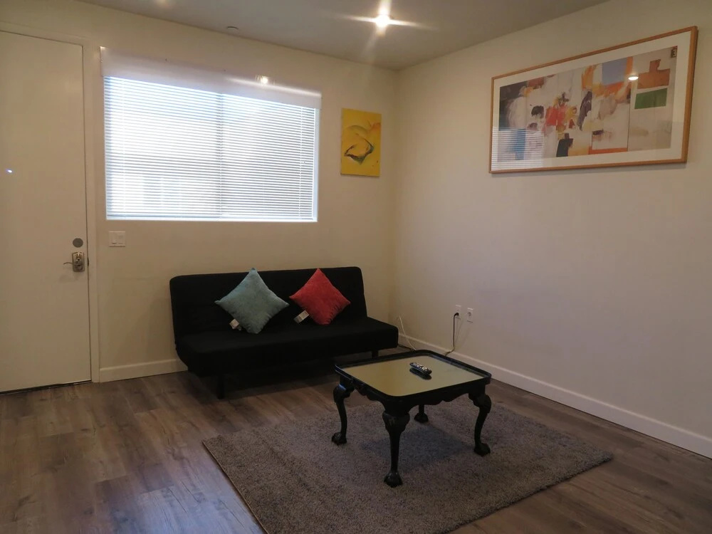 Fully Furnished Apartments near Hollywood