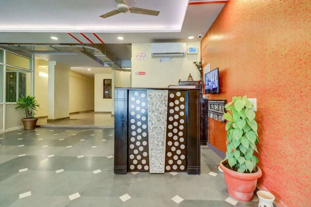 Hotel Sapphire by OYO Rooms