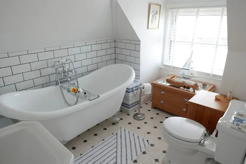 Elegant Edwardian 4-Bed House in Swanage Sea Views