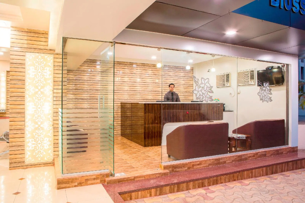 Treebo De Grandeur Anand Nagar