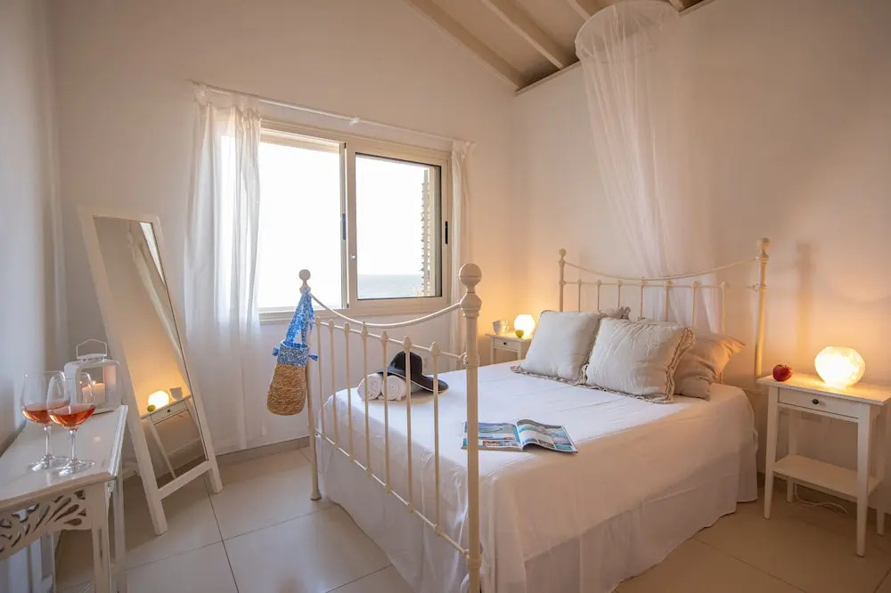 Artisan No 6 First Line Seafront villa
