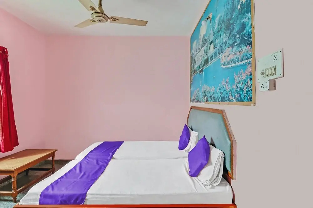 Spot on 49092 Hotel Prakruthi Boarding & Lodging
