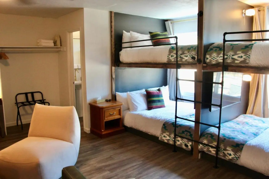 Sierra Blue Hotel & Swim Club