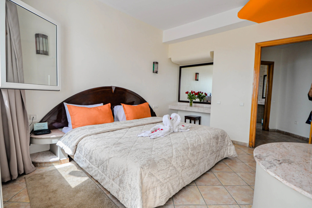 Intouriste Hotel & Suites
