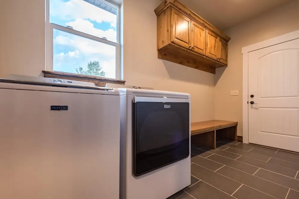 Floor to Ceiling Lake Views - Perfect Family Getaway