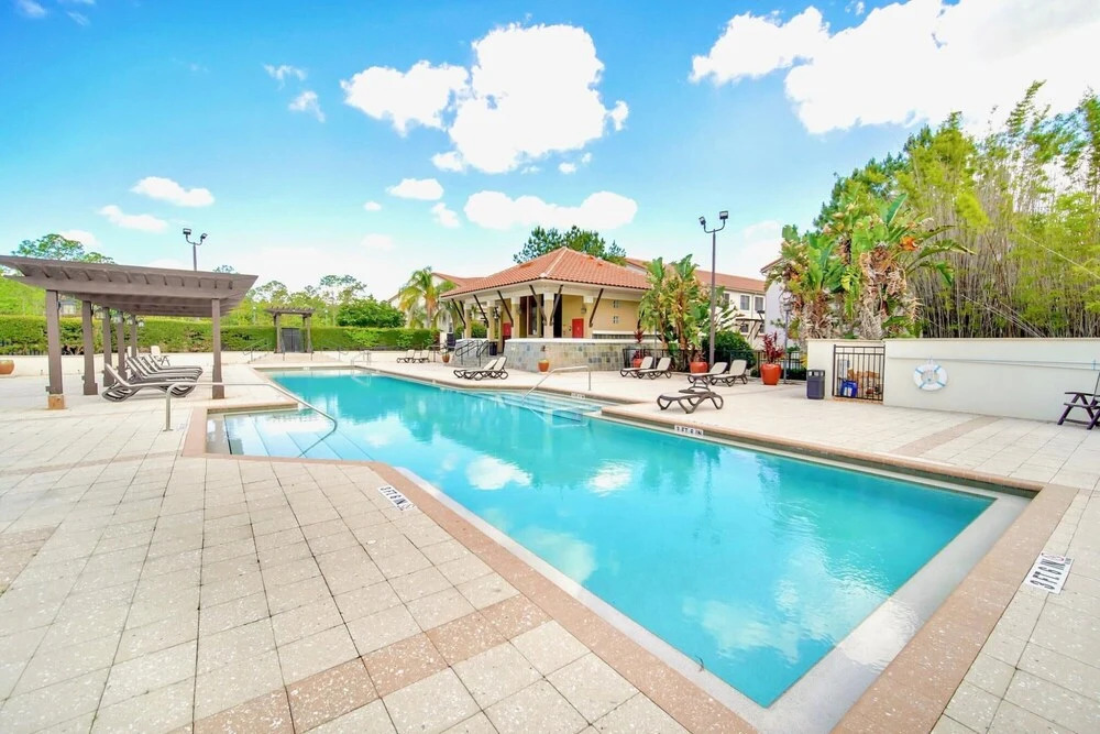 Near Disney - 4BR Townhome - Resort Pool Access