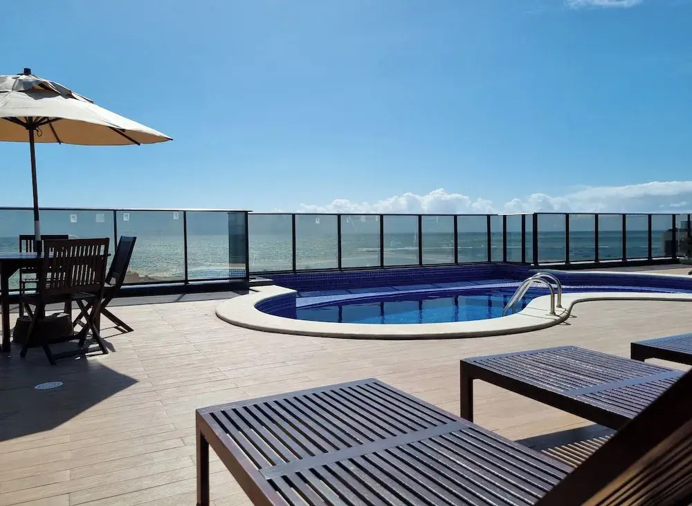 Ape Praia Piscina e Academia P812