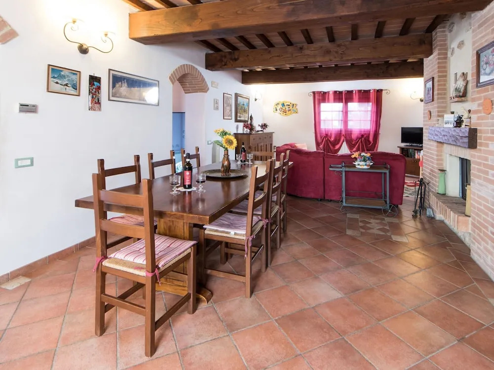 Refreshing Holiday Home in Casole D'elsa With Swimming Pool