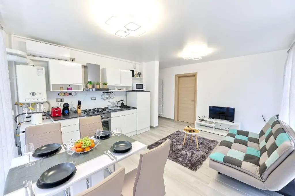 Sunflower 2BR Apartment in Nord10- parking n pool