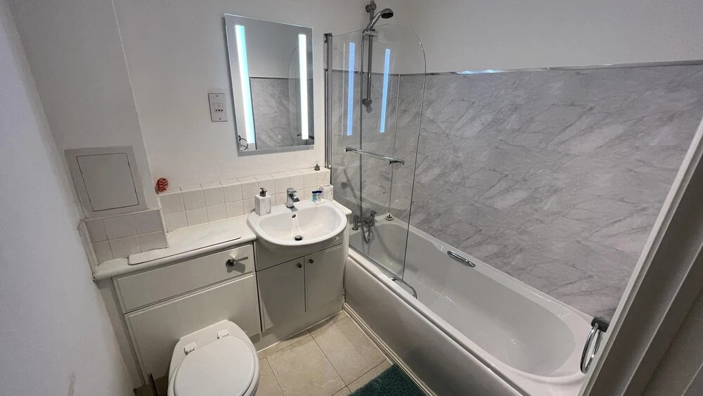 Spacious Modern 2BR Apartment Near City Center