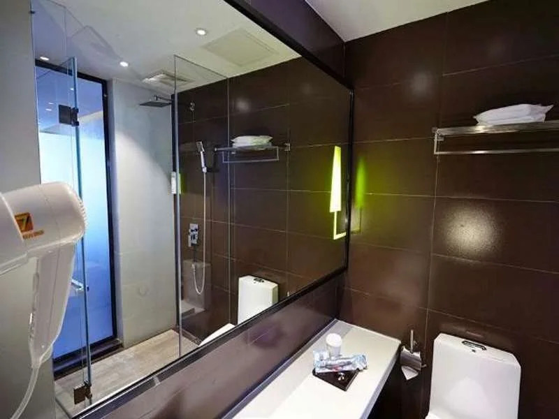 IU Hotel Lvliang Xiaoyi Zhenxing Street Branch