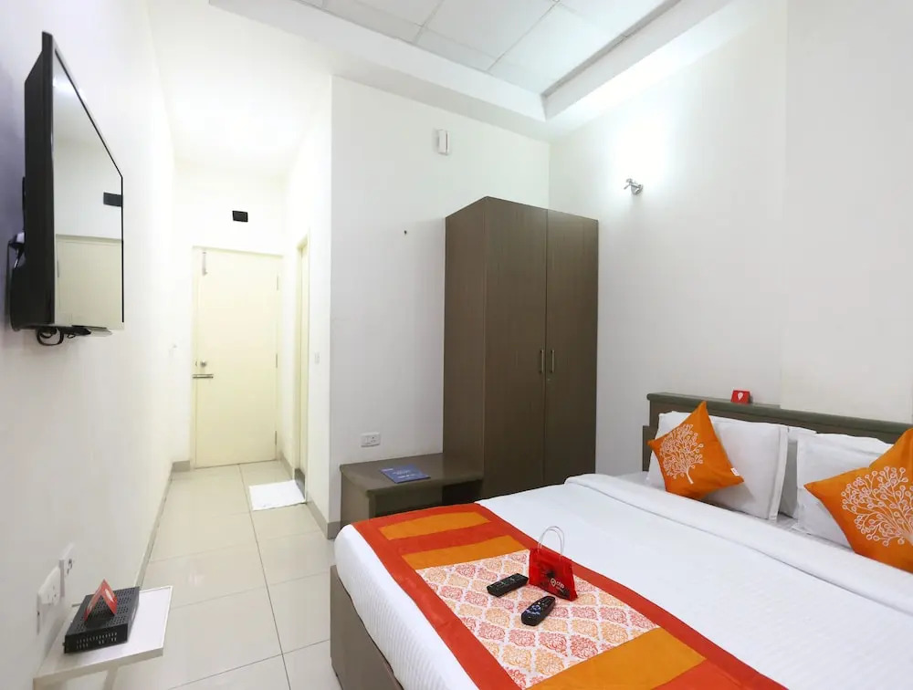 OYO 3547 Raj Guru Residency